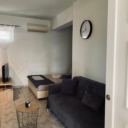 Independent House At Glyfada Apartment Athena Bagian luar foto
