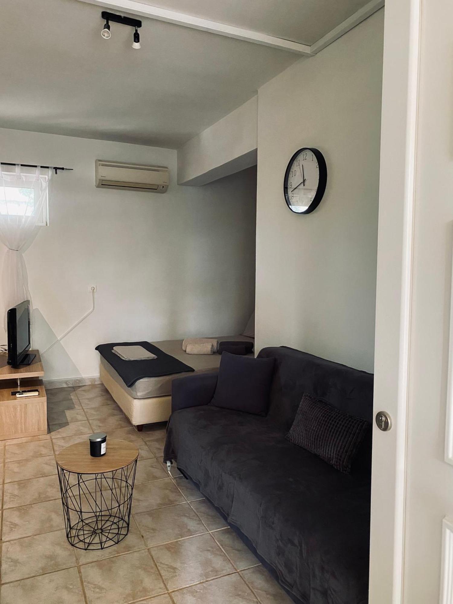 Independent House At Glyfada Apartment Athena Bagian luar foto