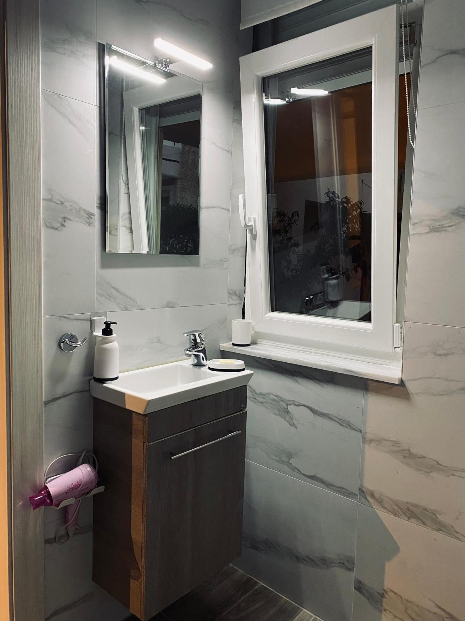 Independent House At Glyfada Apartment Athena Bagian luar foto